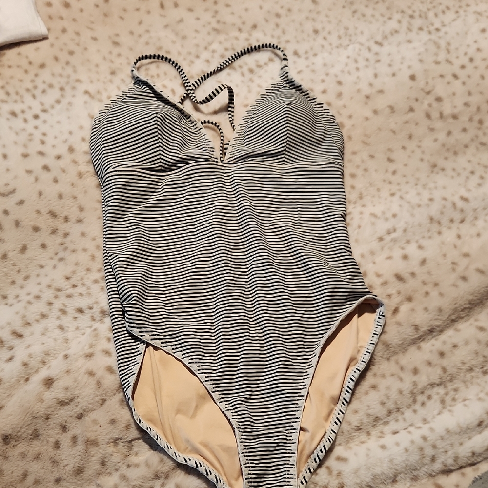 Cupshe Black and Cream Striped Swimsuit